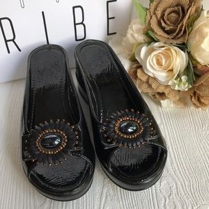 Helen’s Heart size 9 Black slides